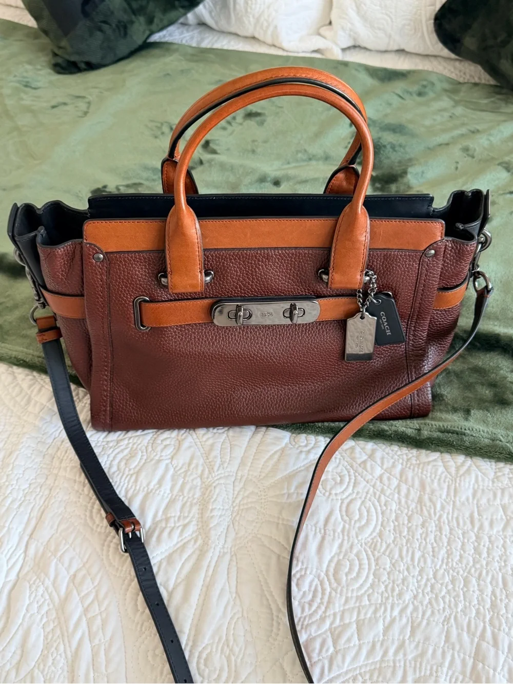 🧉Coach Color Block Swagger Carryall Leather Bag🧉